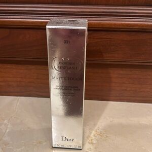 Dior Airflash 001 beige universal Matte Touch